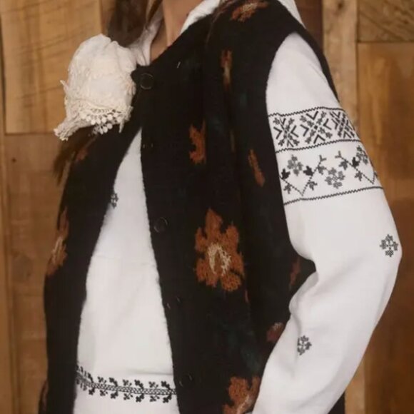 Floral Button Down Knit Cardigan Vest - Picture 4 of 5